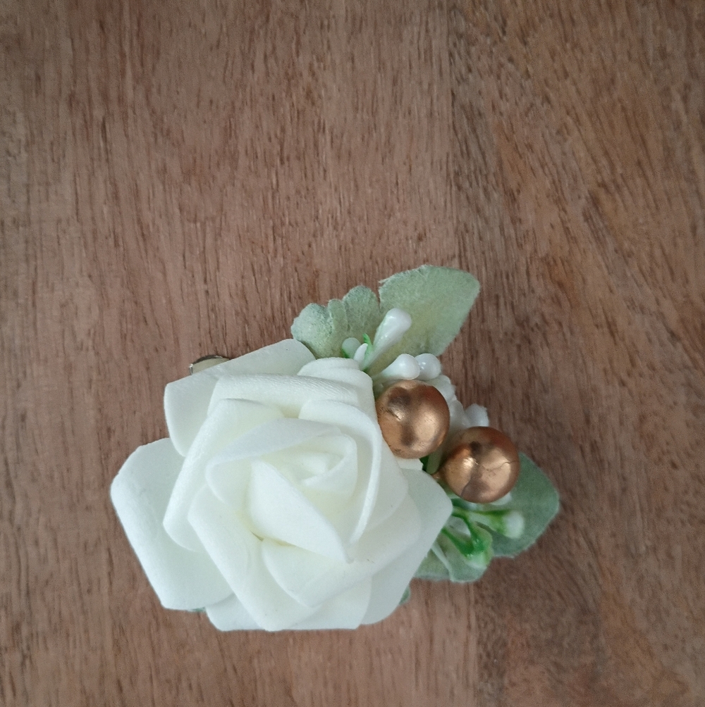 White Floral Clip On Boutonniere Toddlers/Kids
